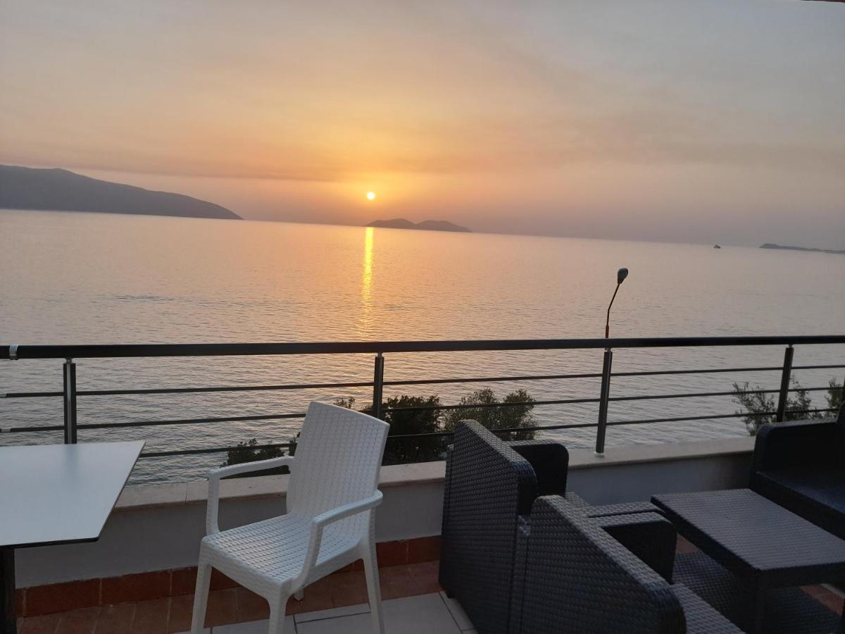 The Blue Horizon Hotell Vlorë Exteriör bild