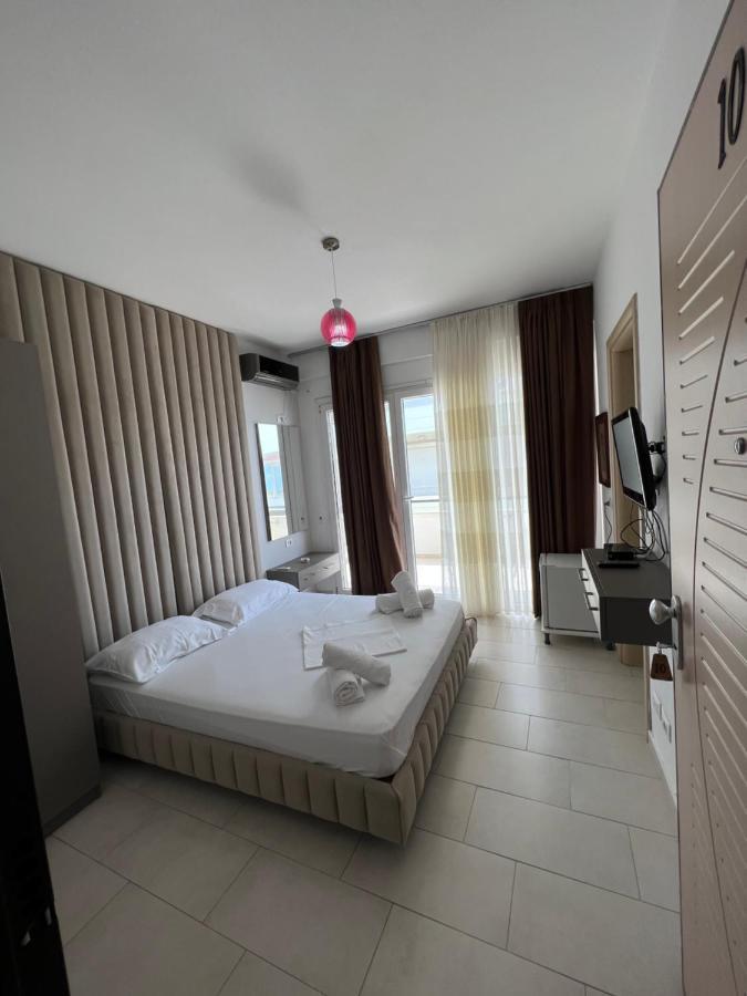 The Blue Horizon Hotell Vlorë Exteriör bild
