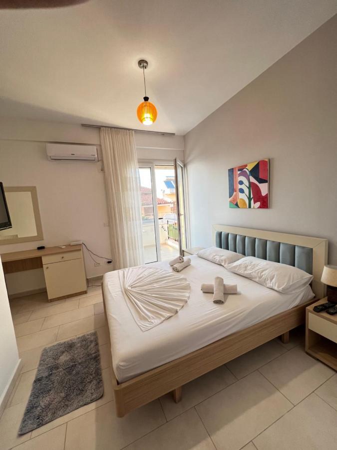 The Blue Horizon Hotell Vlorë Exteriör bild