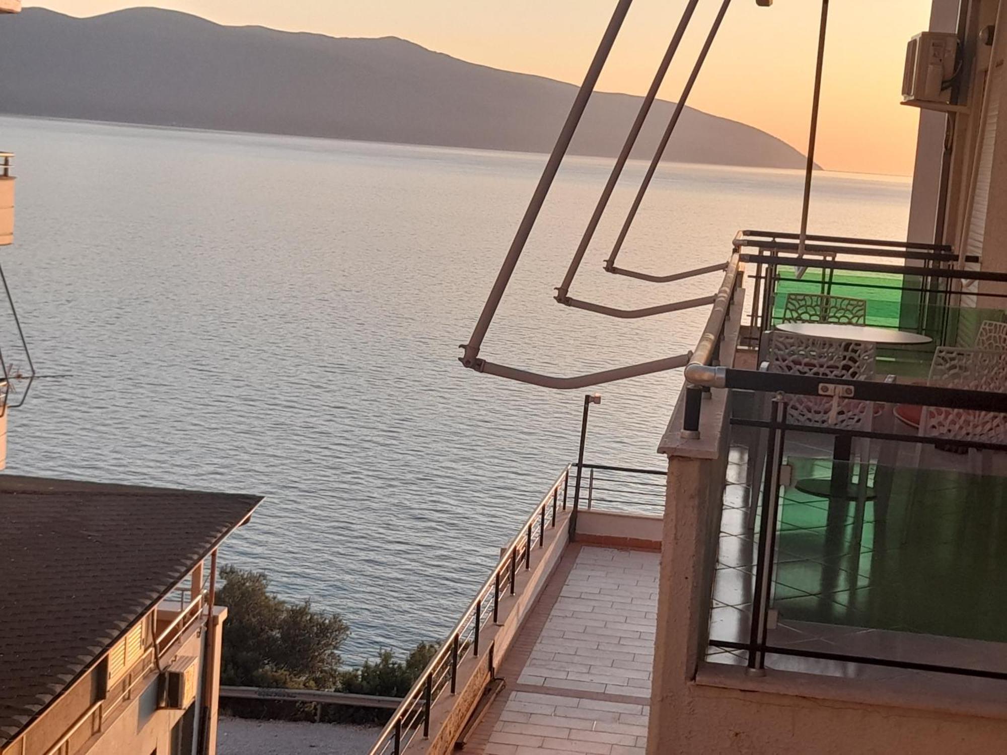 The Blue Horizon Hotell Vlorë Rum bild