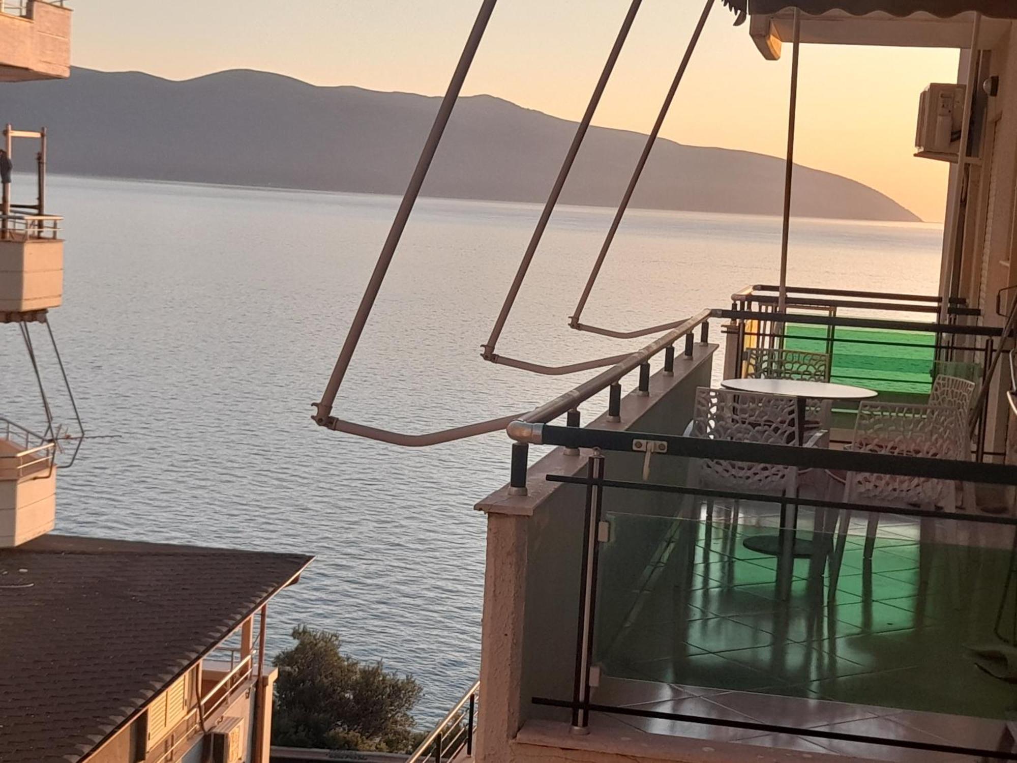 The Blue Horizon Hotell Vlorë Rum bild