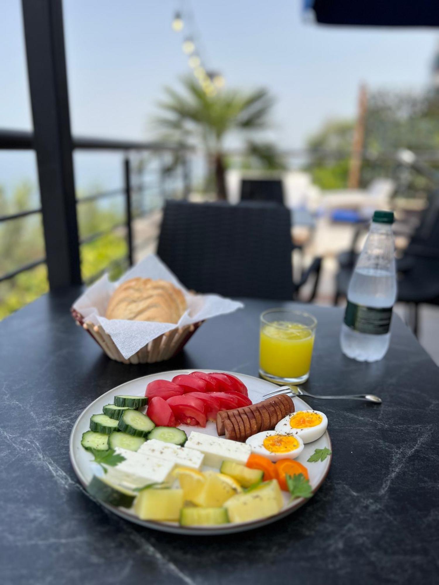 The Blue Horizon Hotell Vlorë Exteriör bild