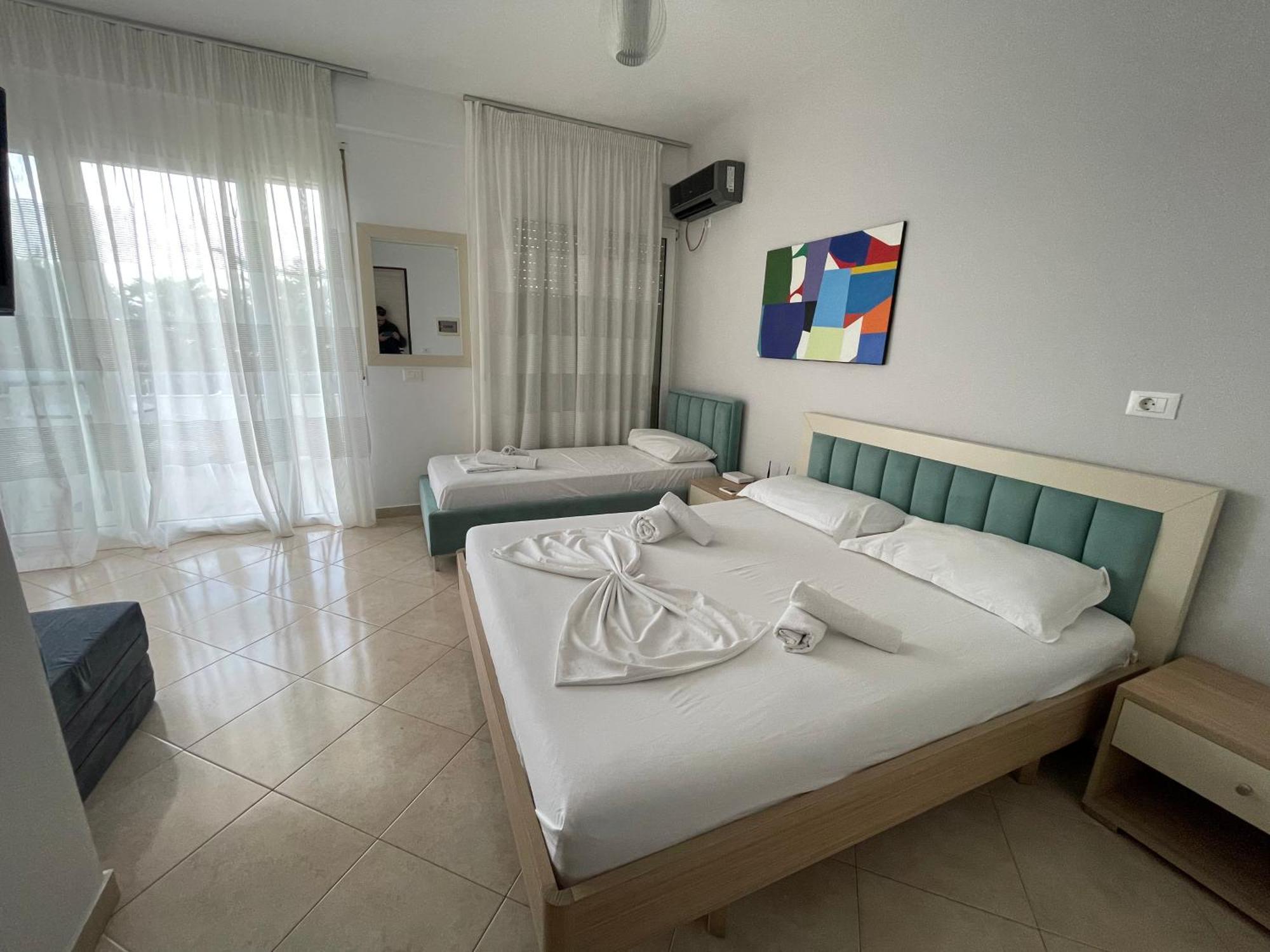 The Blue Horizon Hotell Vlorë Exteriör bild